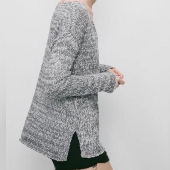 ARITZIA Talula Azurelee Heathered Grey V-Neck Long Sleeve Knit Sweater Size S - Picture 3 of 12